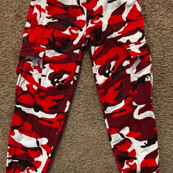 Rue 21 Woman’s Size Sm. Red Camo print Joggers Cargo pockets Great condition - Picture 4 of 16